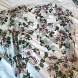 Floral cover/shaw